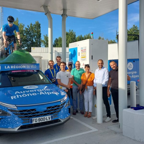 Ravitaillement des véhicules de la Région dans le cadre du Tour de France 2023 à la station Hympulsion de Saint-Priest